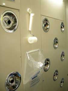 エアシャワー前の粘着ローラー